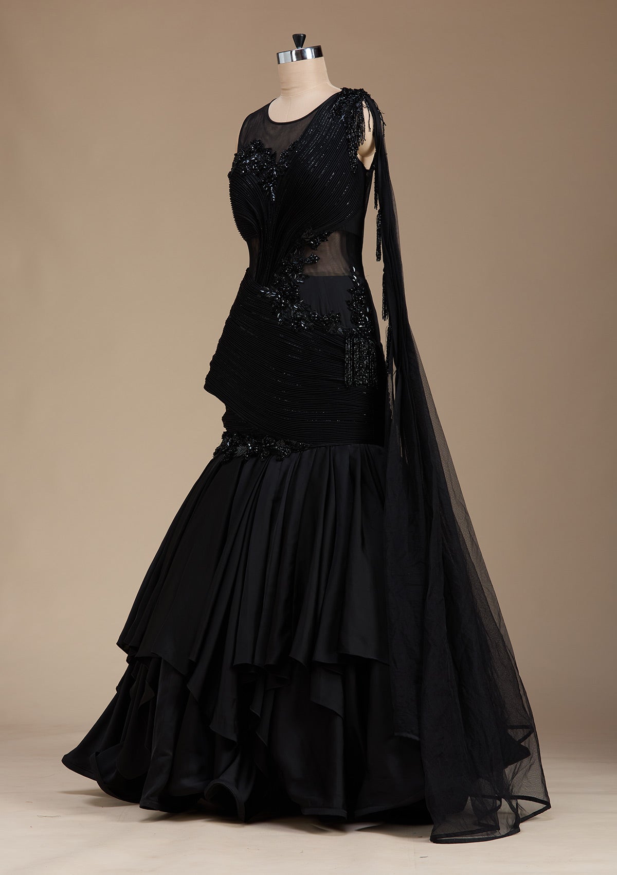 Black Sequins Satin Gown-koskii
