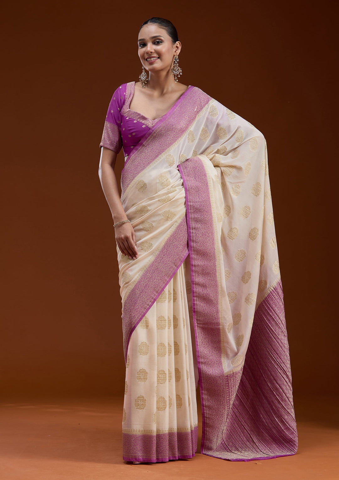 Off White Zariwork (Gold) Georgette Silk_Saree-koskii