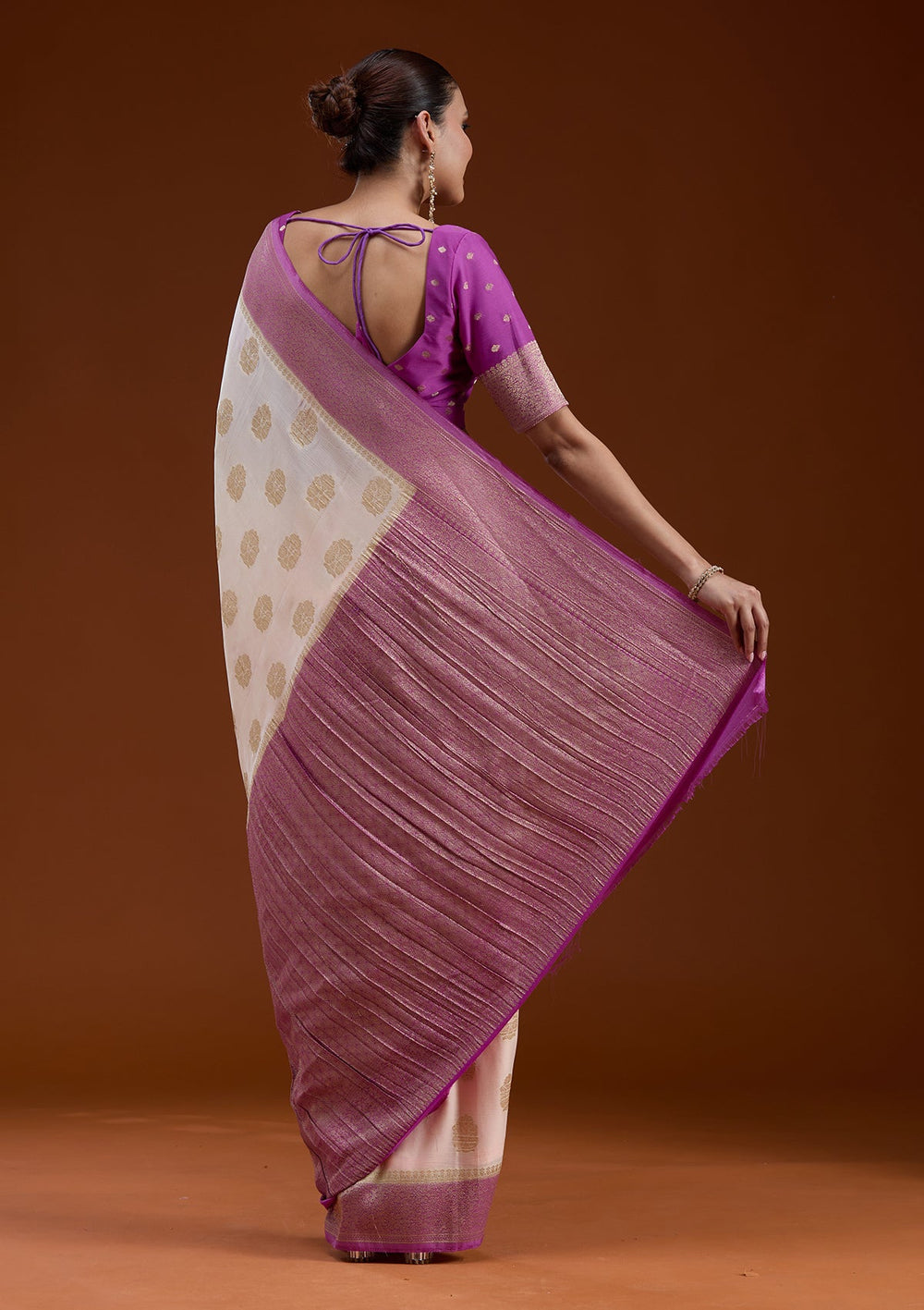 Off White Zariwork (Gold) Georgette Silk_Saree-koskii