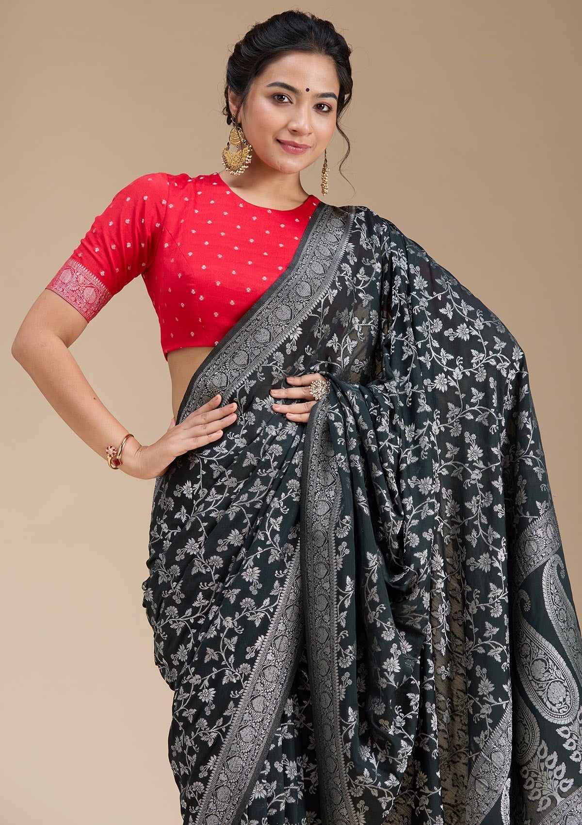 kosariii✴︎ Buy Black Zariwork (Gold) Georgette Silk_Saree - Koskii