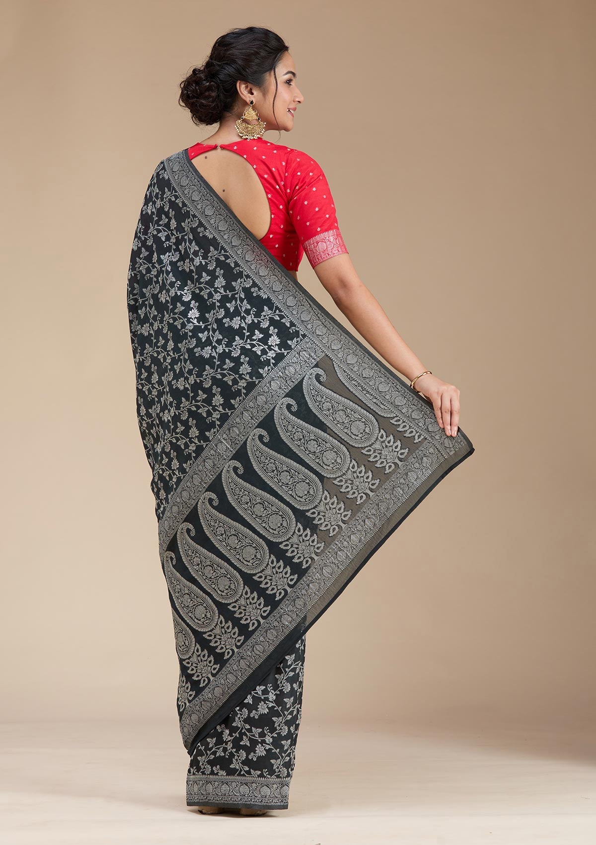 kosariii✴︎ Buy Black Zariwork (Gold) Georgette Silk_Saree - Koskii