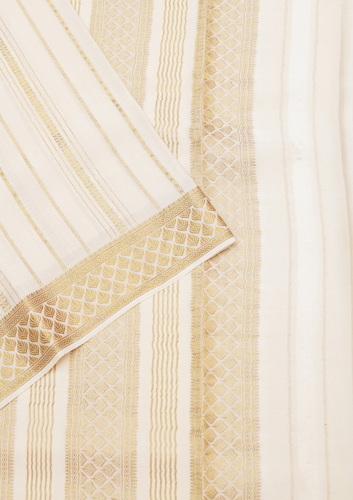 Off White Zariwork Pure Crepe Silk_Saree-koskii