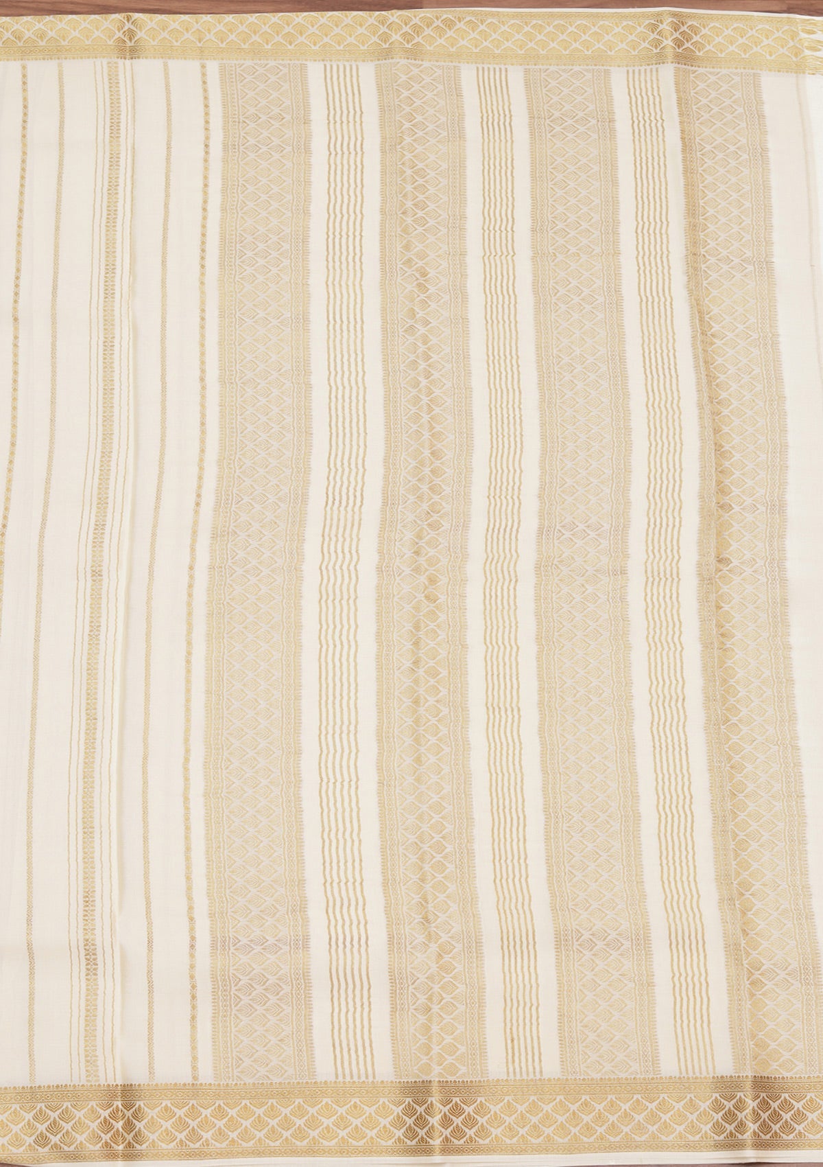 Off White Zariwork Pure Crepe Silk_Saree-koskii