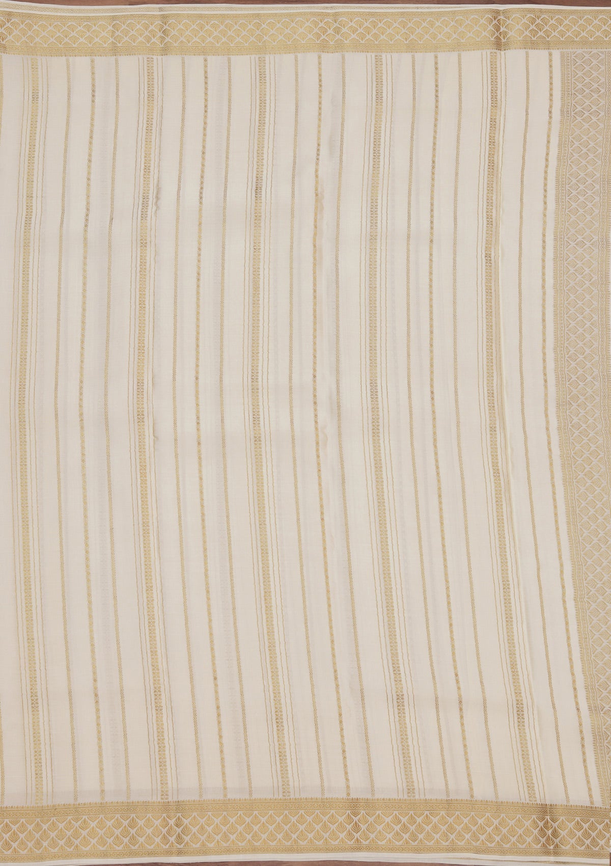 Off White Zariwork Pure Crepe Silk_Saree-koskii