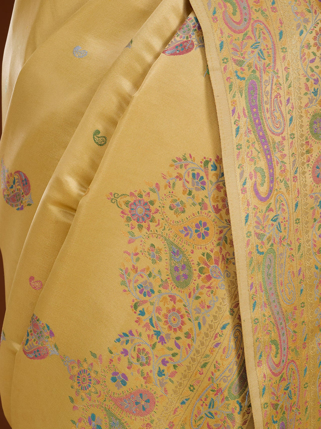 Gold Silk Buti Saree With Matching Blouse Piece