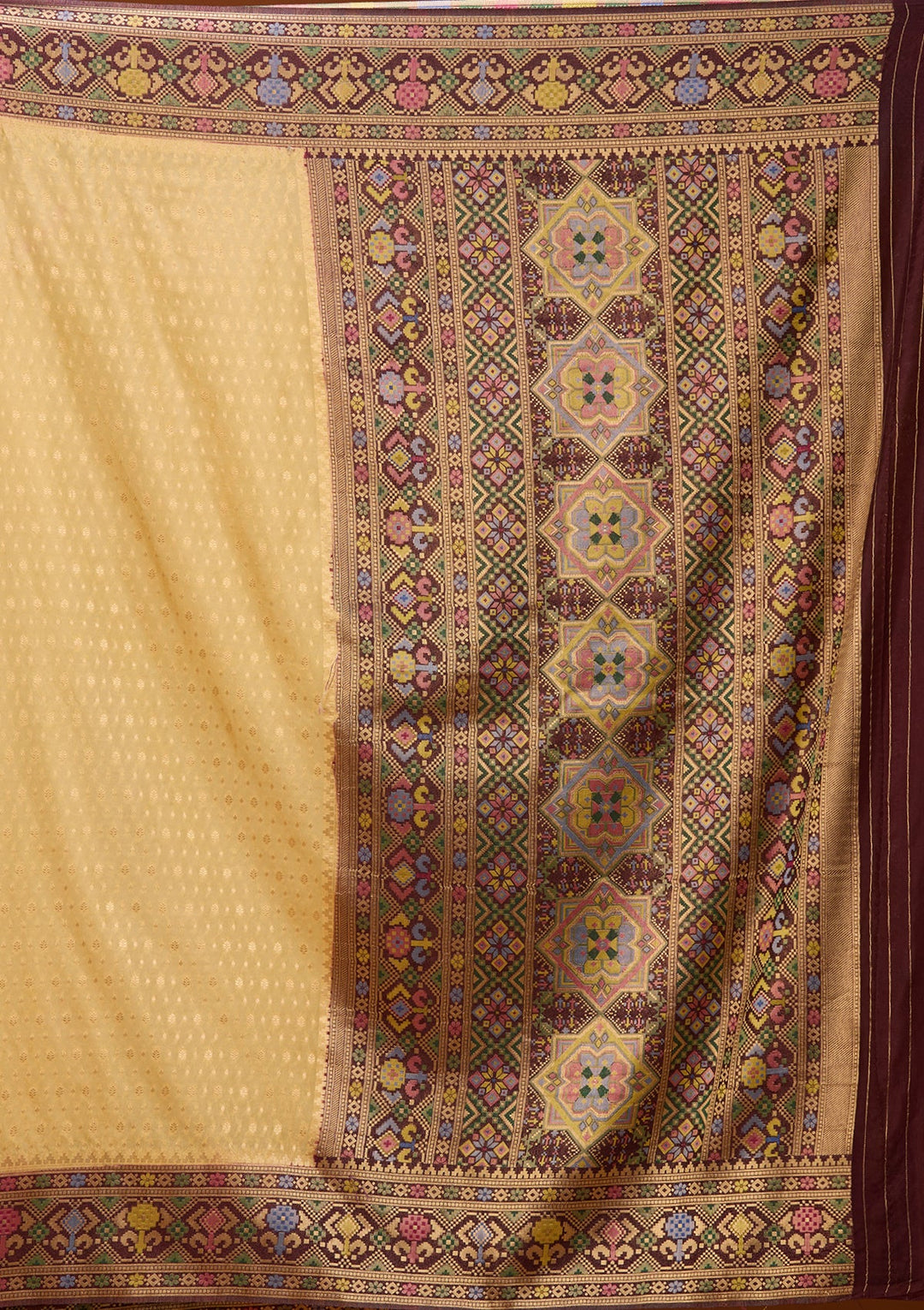 Gold Silk Buti Saree With Matching Blouse Piece