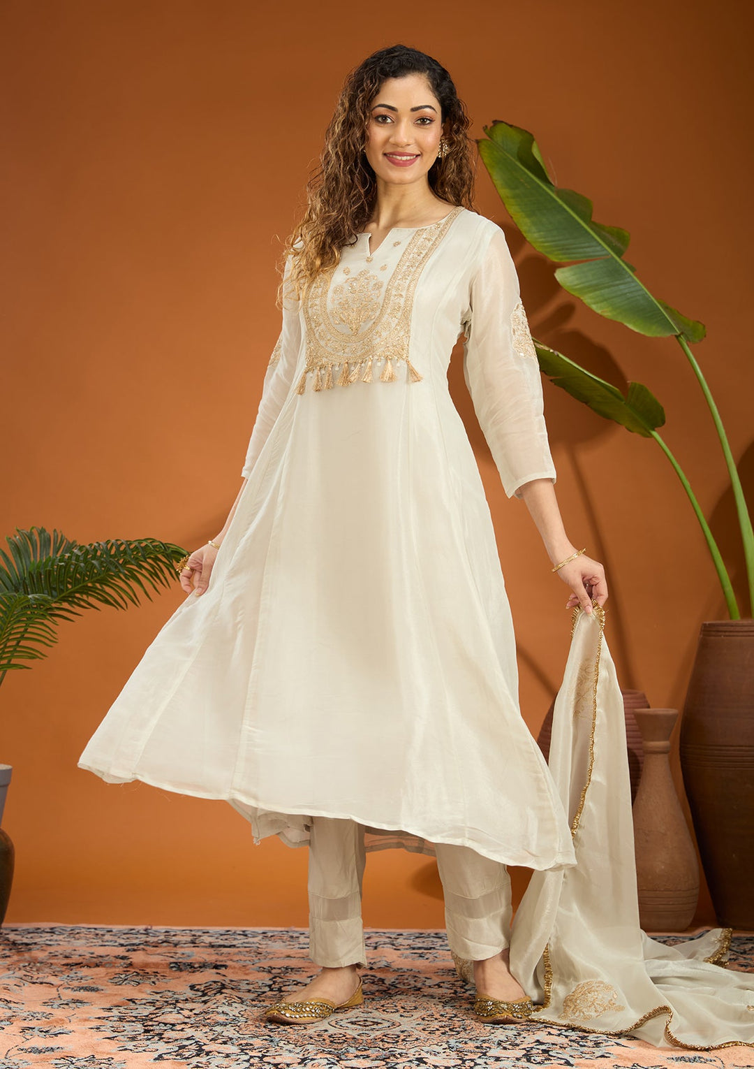 Off White Threadwork Chanderi Readymade Salwar Suit