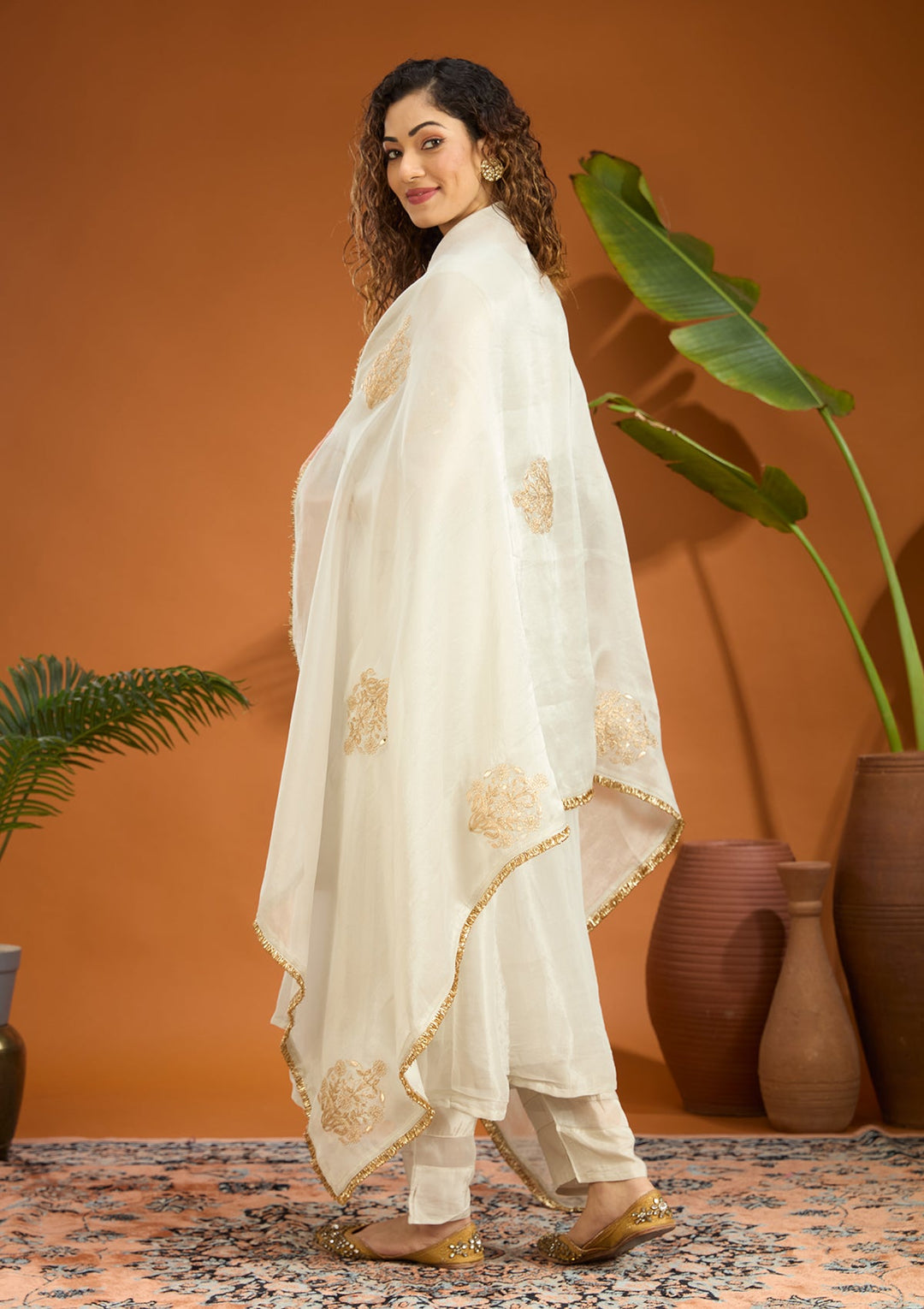 Off White Threadwork Chanderi Readymade Salwar Suit