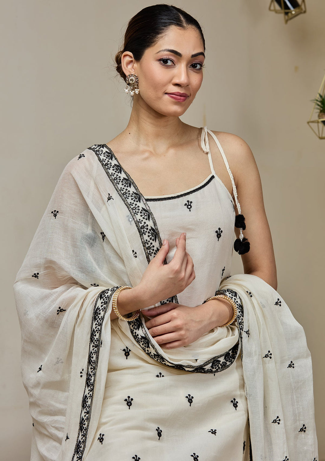 Off White Threadwork Chanderi Readymade Salwar Suit