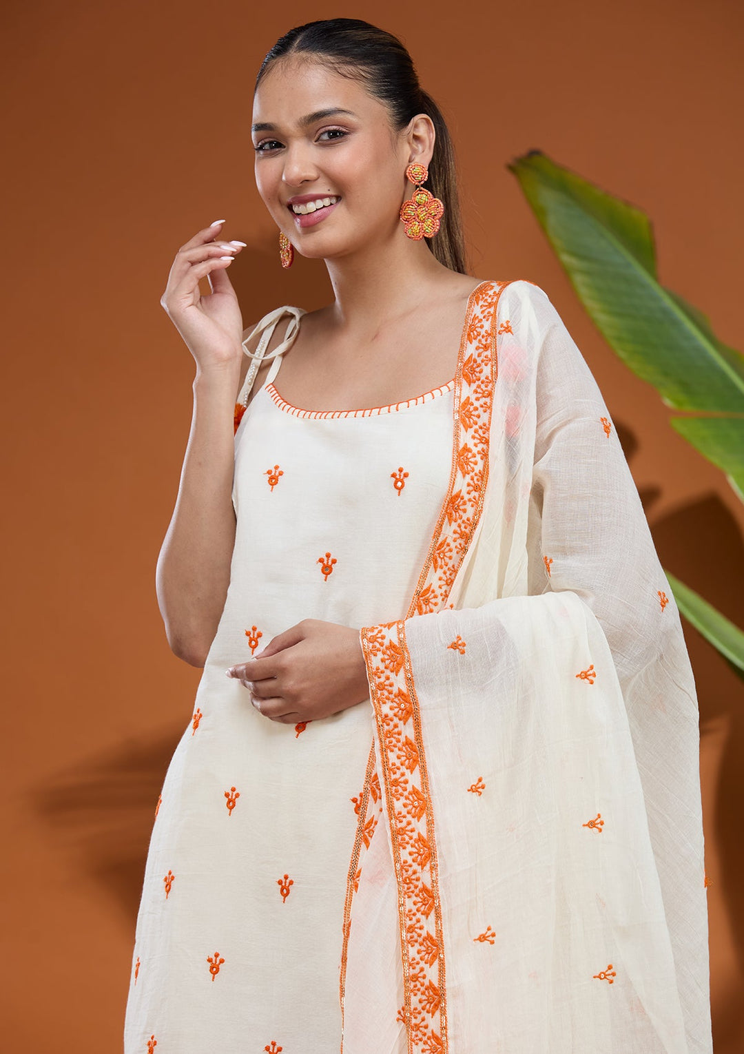 Off White Threadwork Chanderi Readymade Salwar Suit