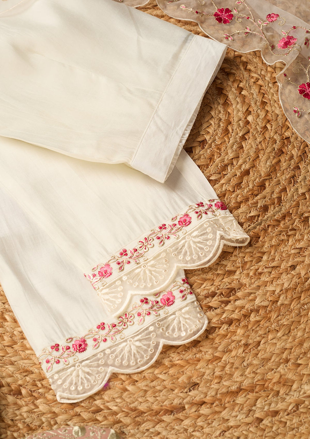 Off White Threadwork Chanderi Readymade Salwar Suit