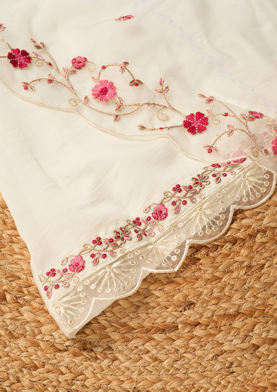 Off White Threadwork Chanderi Readymade Salwar Suit