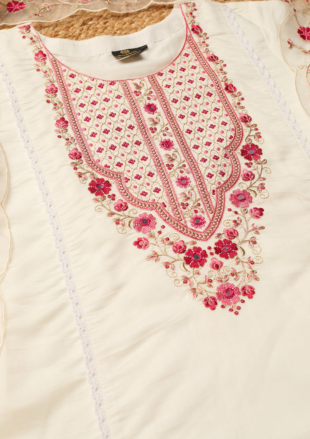 Off White Threadwork Chanderi Readymade Salwar Suit
