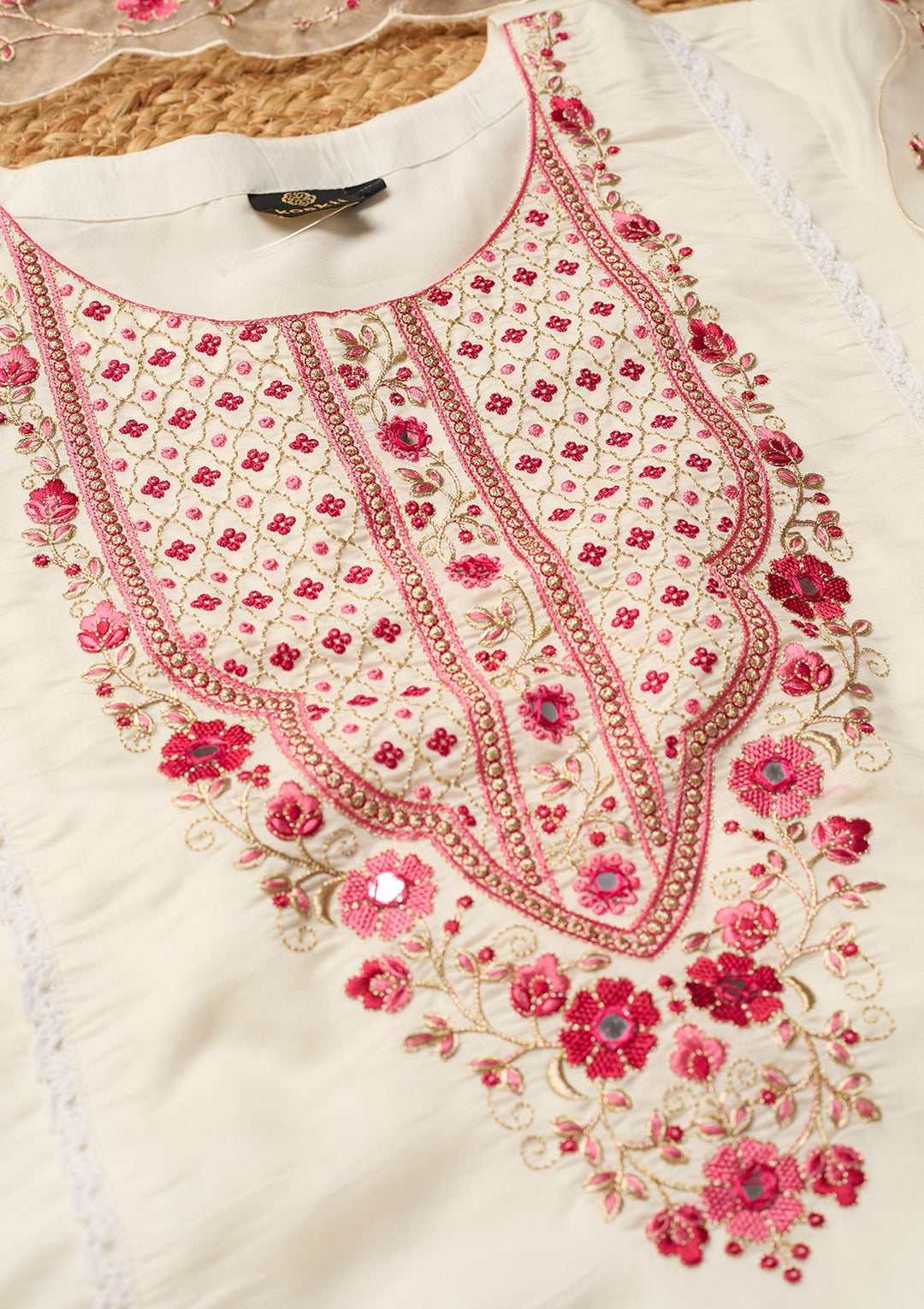 Off White Threadwork Chanderi Readymade Salwar Suit