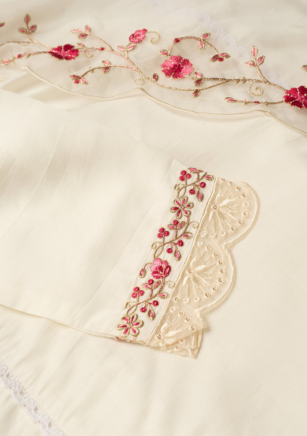 Off White Threadwork Chanderi Readymade Salwar Suit