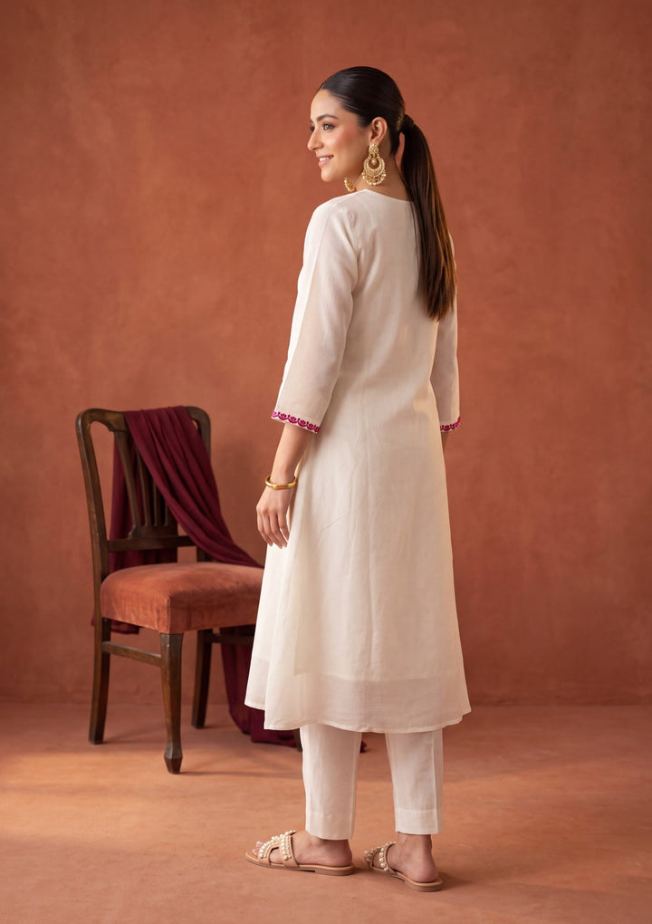 Off White Threadwork Chanderi Readymade Salwar Suit