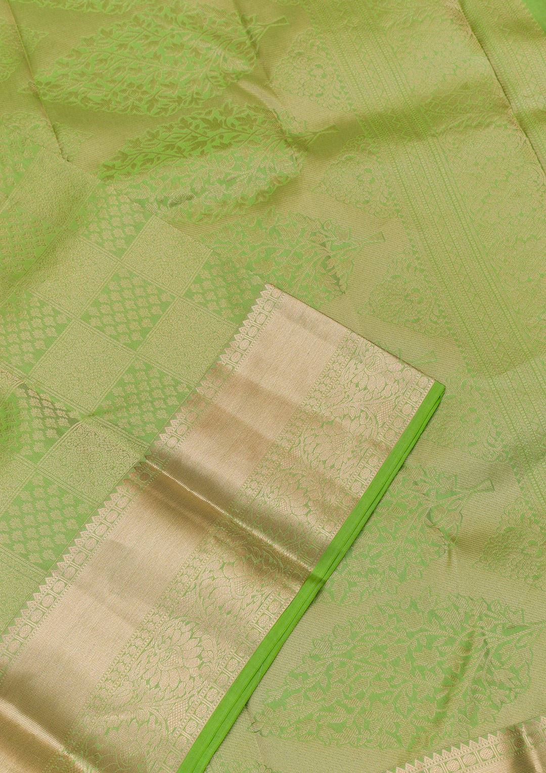 Parrot Green Zariwork Pure Silk Saree-Koskii