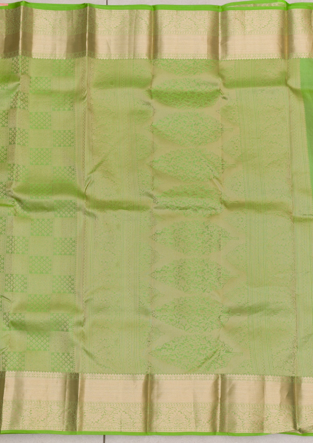 Parrot Green Zariwork Pure Silk Saree-Koskii