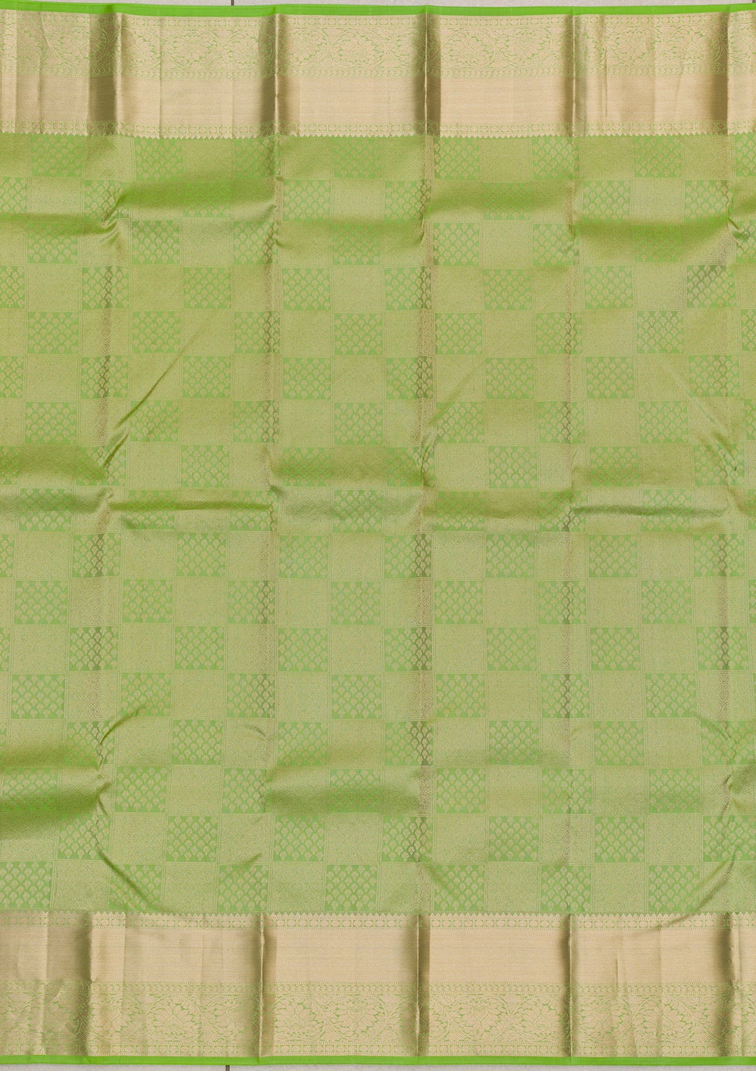 Parrot Green Zariwork Pure Silk Saree-Koskii