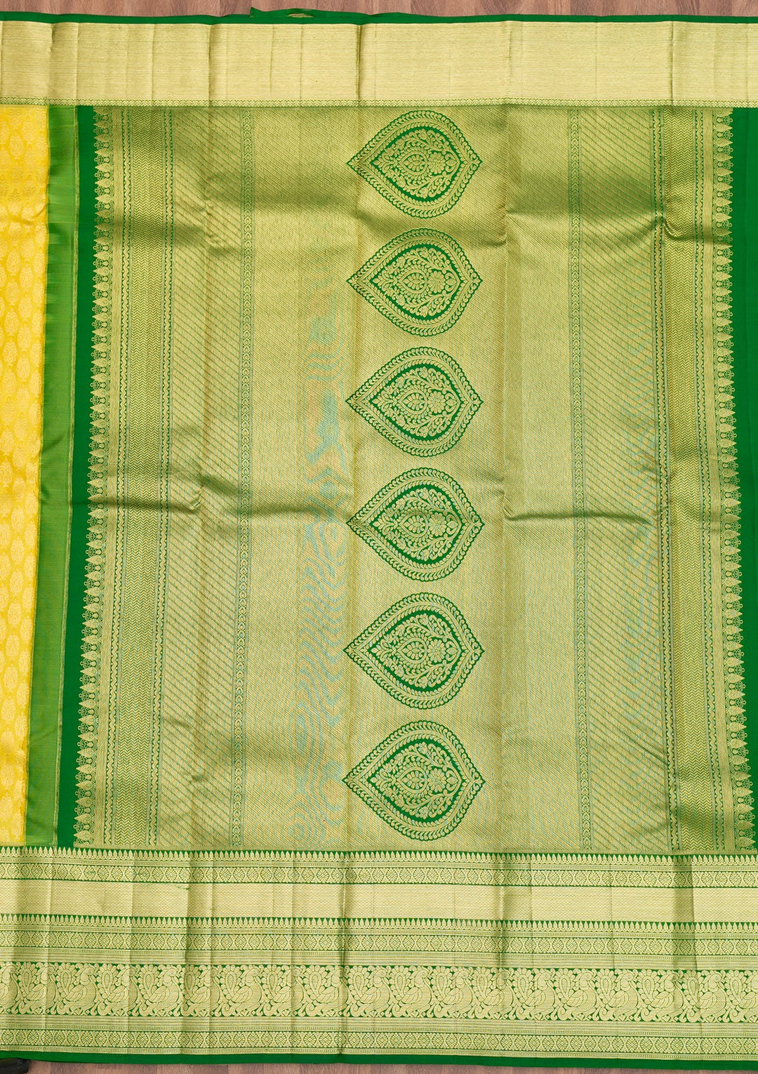 Parrot Green Zariwork Pure Silk Saree-Koskii