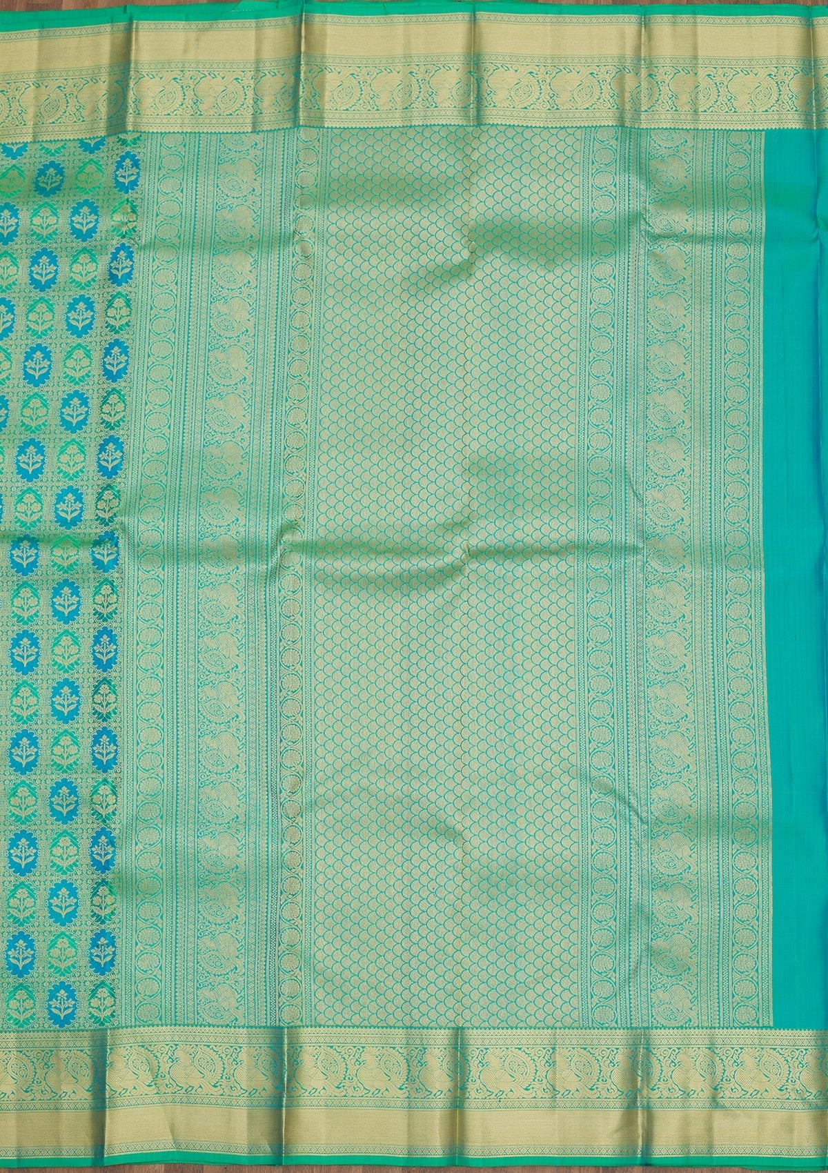 Parrot Green Zariwork Pure Silk Saree-Koskii