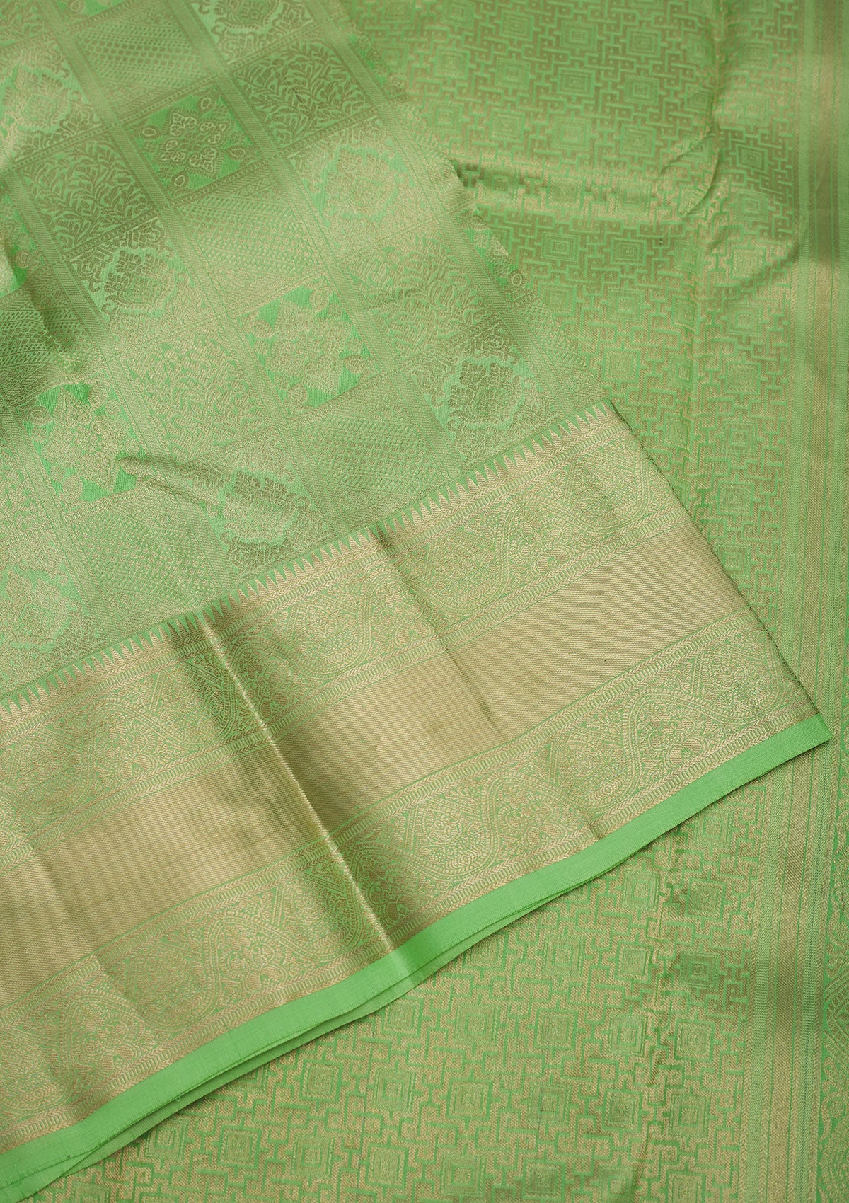 Parrot Green Zariwork Pure Silk Saree-Koskii