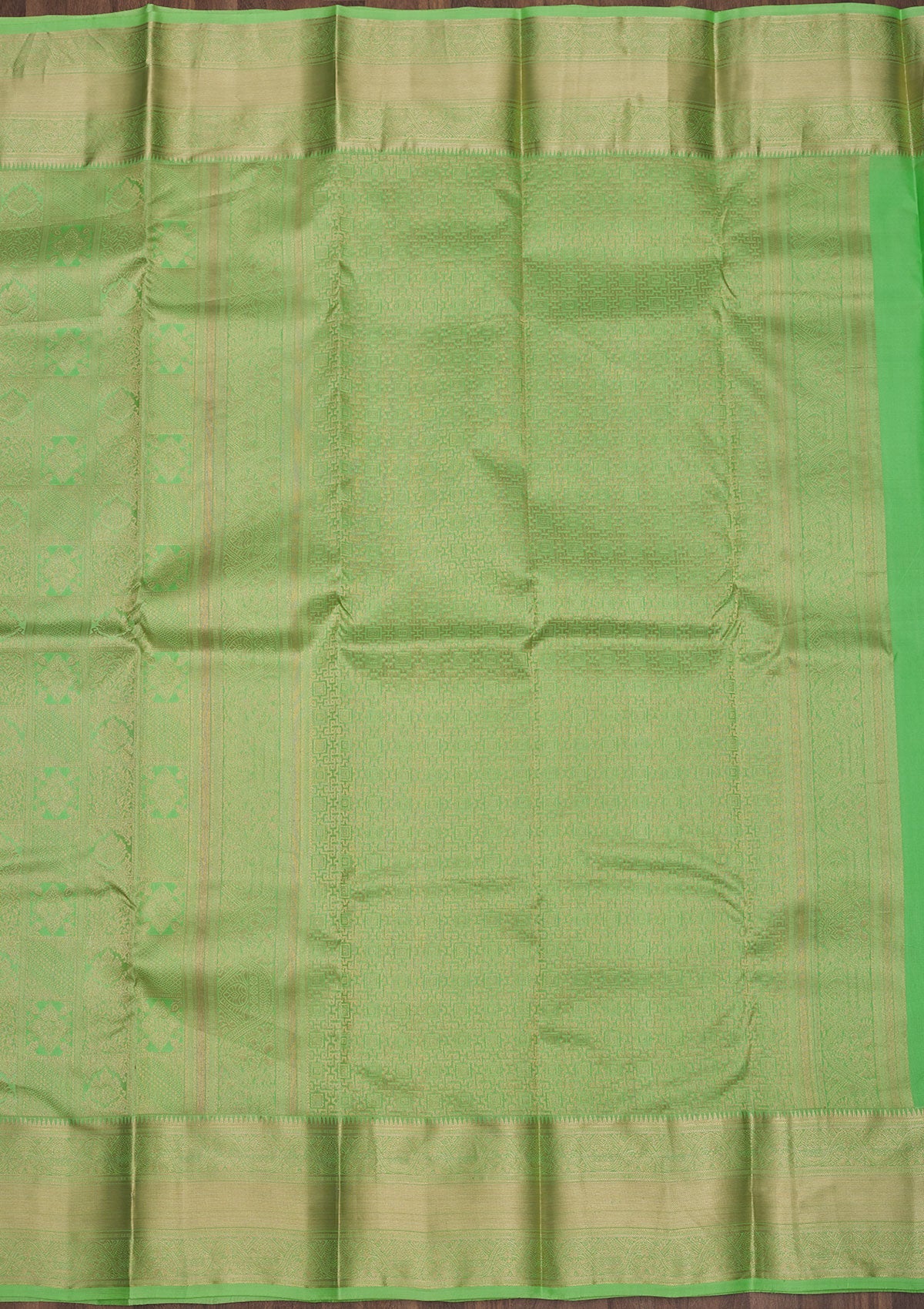 Parrot Green Zariwork Pure Silk Saree-Koskii