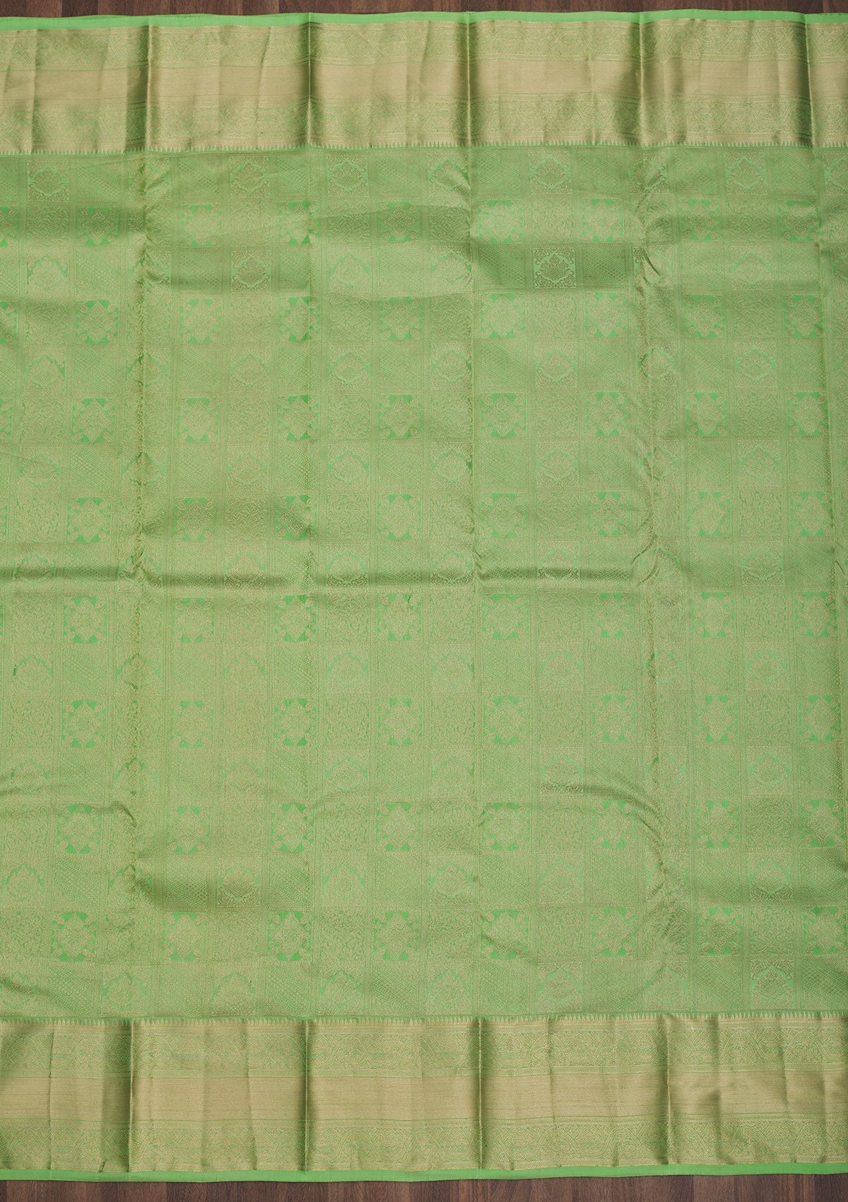 Parrot Green Zariwork Pure Silk Saree-Koskii