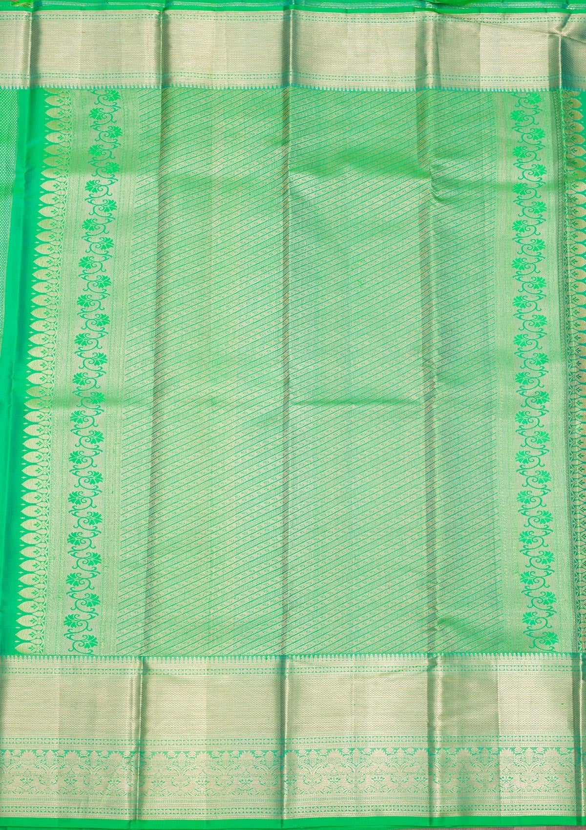 Parrot Green Zariwork Pure Silk Saree-Koskii