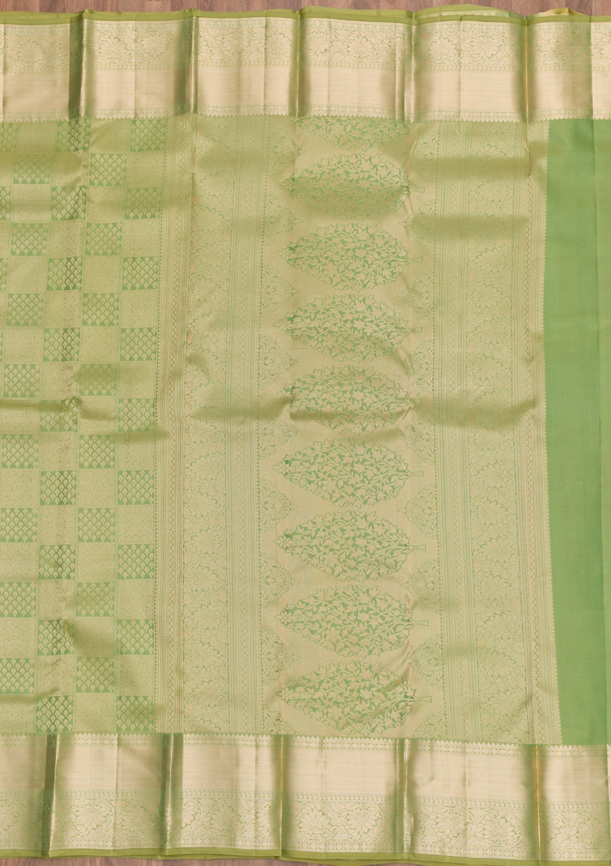 Pista Green Zariwork Pure Silk Saree-Koskii
