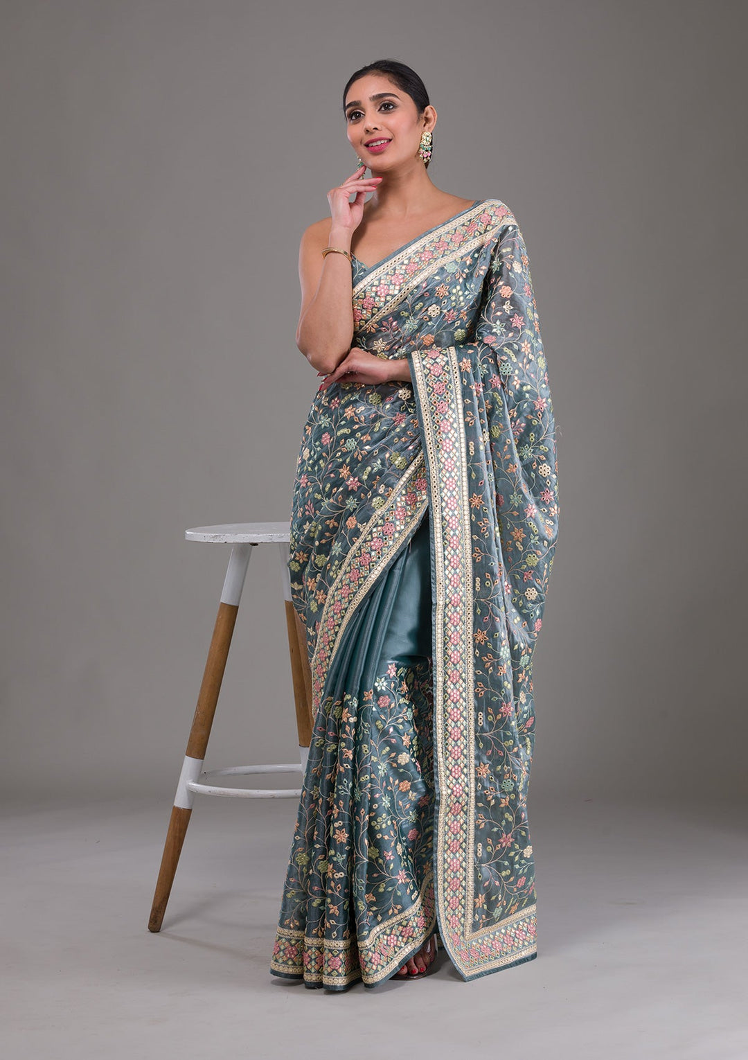 Gray Threadwork Shimmer Saree-Koskii