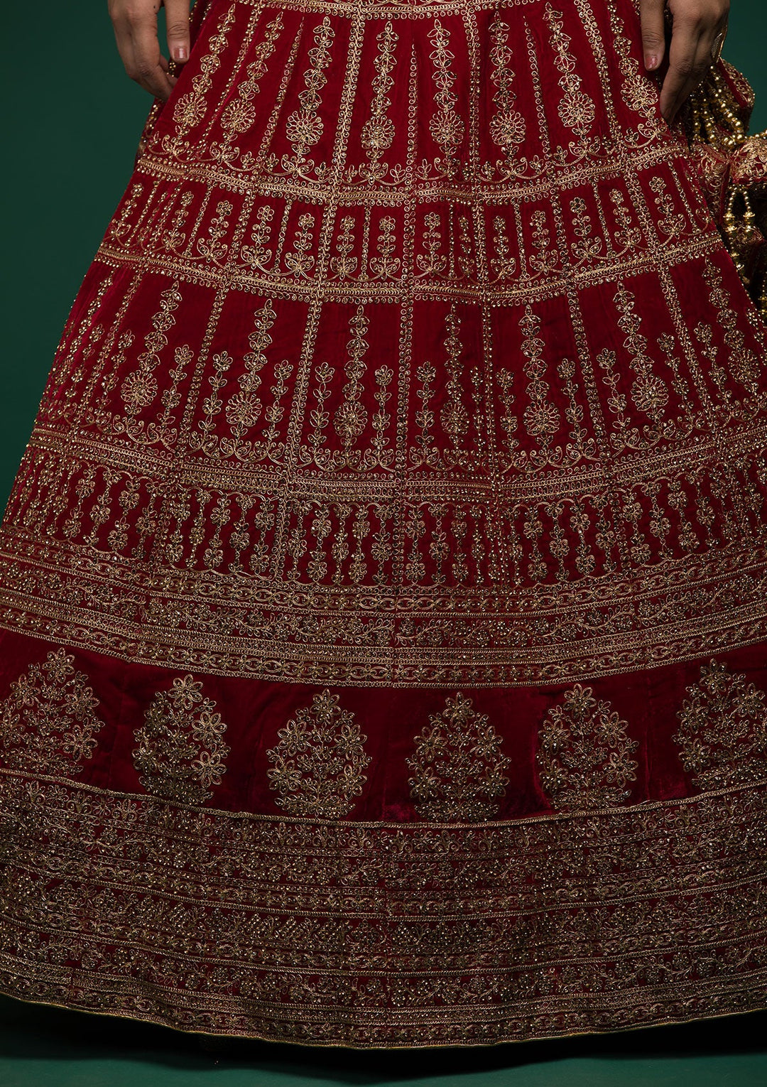 Maroon Zariwork Velvet Lehenga-koskii