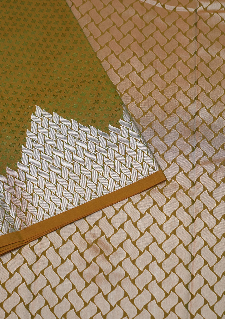 Mehendi Zariwork Banarasi Saree - Koskii