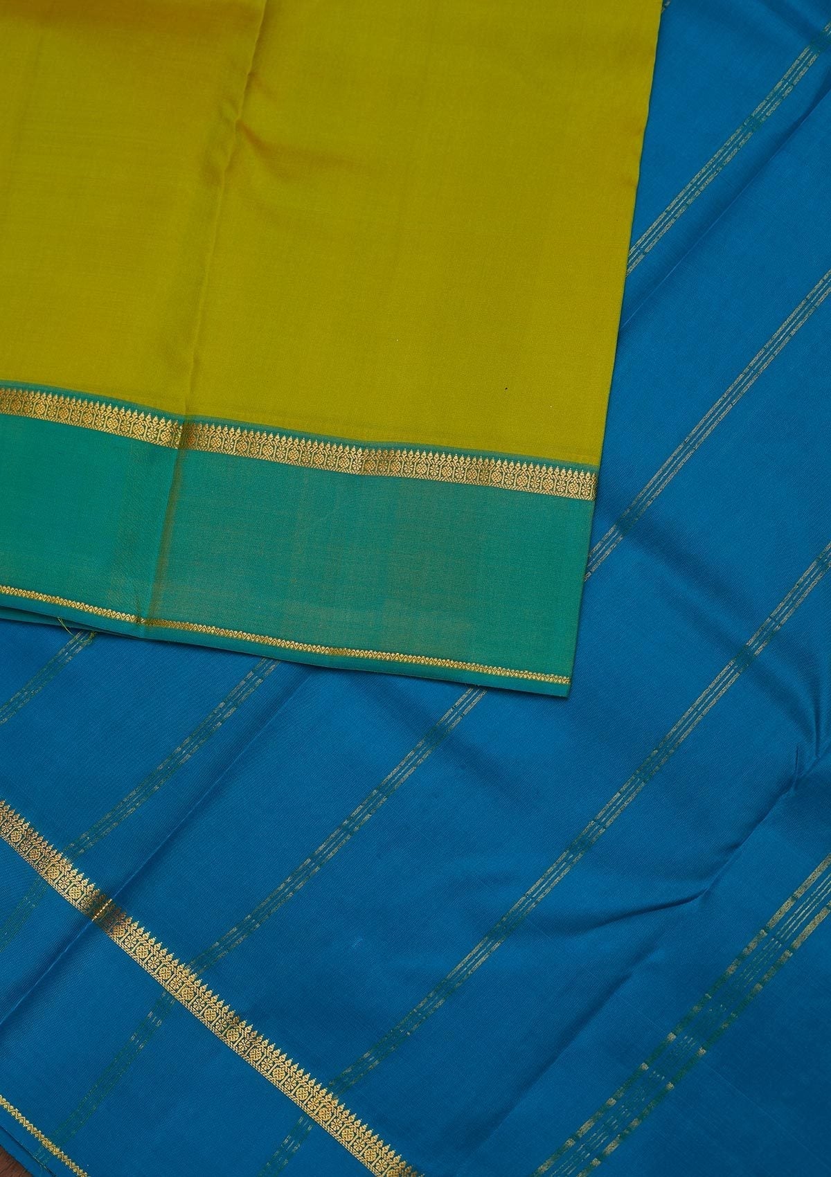 Parrot Green Zariwork Pure Silk Designer Unstitched Saree - Koskii