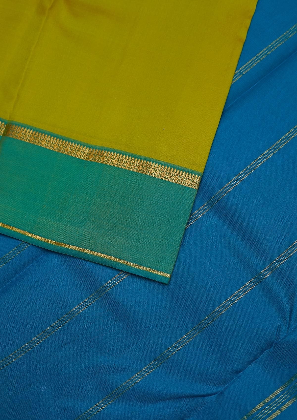 Parrot Green Zariwork Pure Silk Designer Unstitched Saree - Koskii