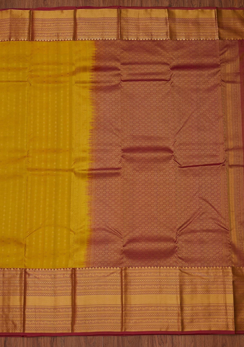 Parrot Green Zariwork Pure Silk Designer Unstitched Saree - Koskii