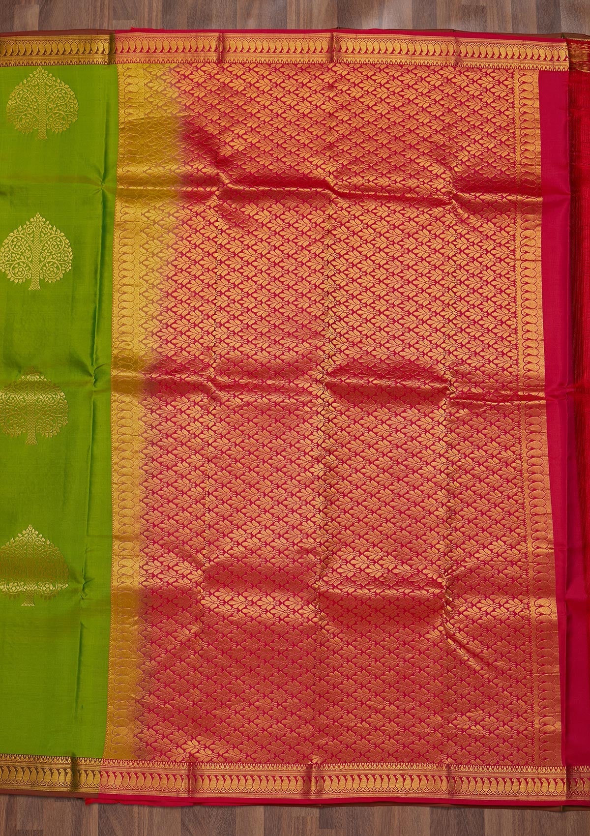 Parrot Green Zariwork Pure Silk Saree-Koskii