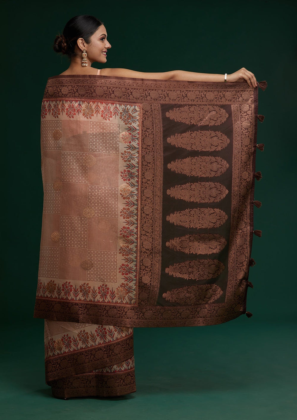Peach Zariwork Taffeta Silk Saree - Koskii