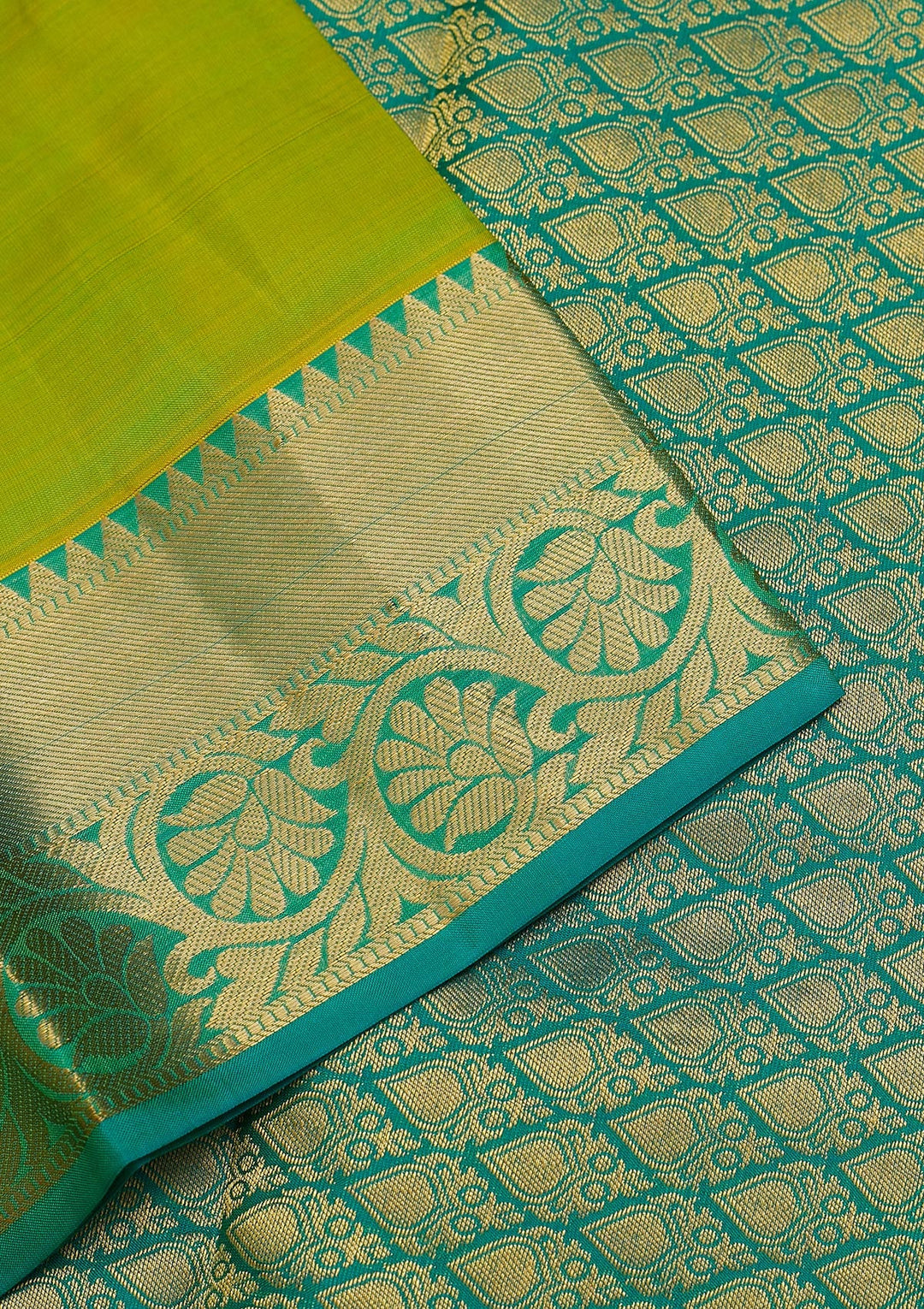Parrot Green Zariwork Pure Silk Saree-Koskii
